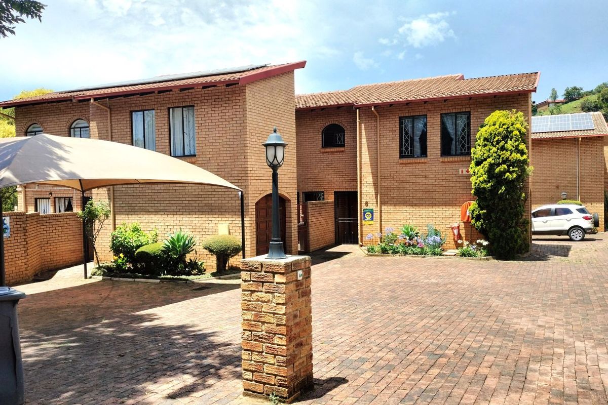 Townhouse For Sale in Roodekrans - Photo 3