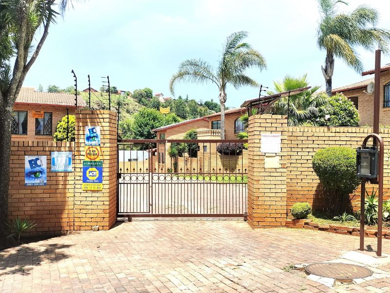 Townhouse For Sale in Roodekrans - Photo 4