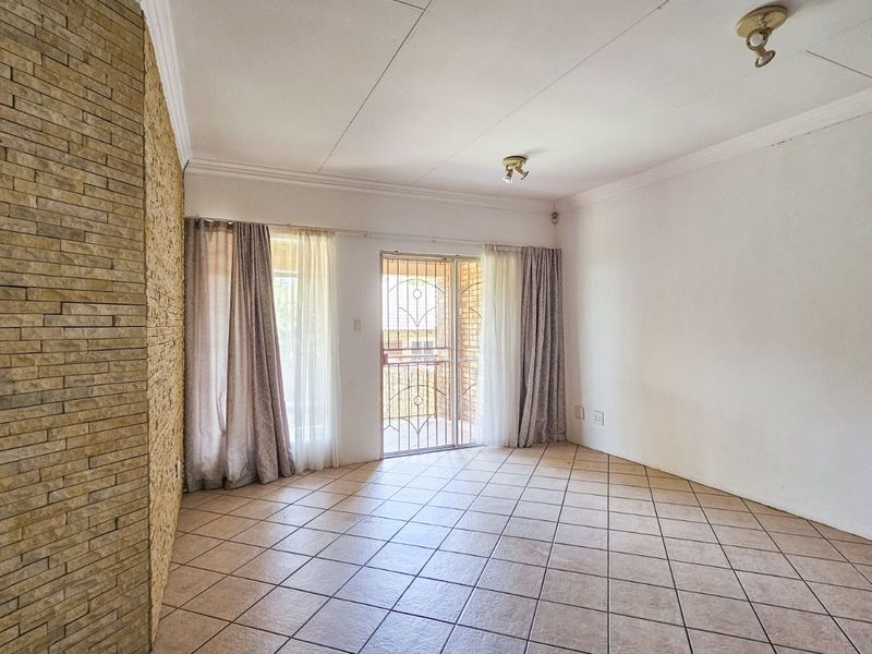 Townhouse For Sale in Mooikloof Ridge - Photo 8