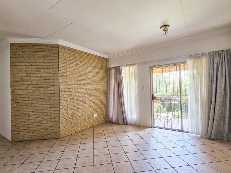 Townhouse For Sale in Mooikloof Ridge - Photo 7