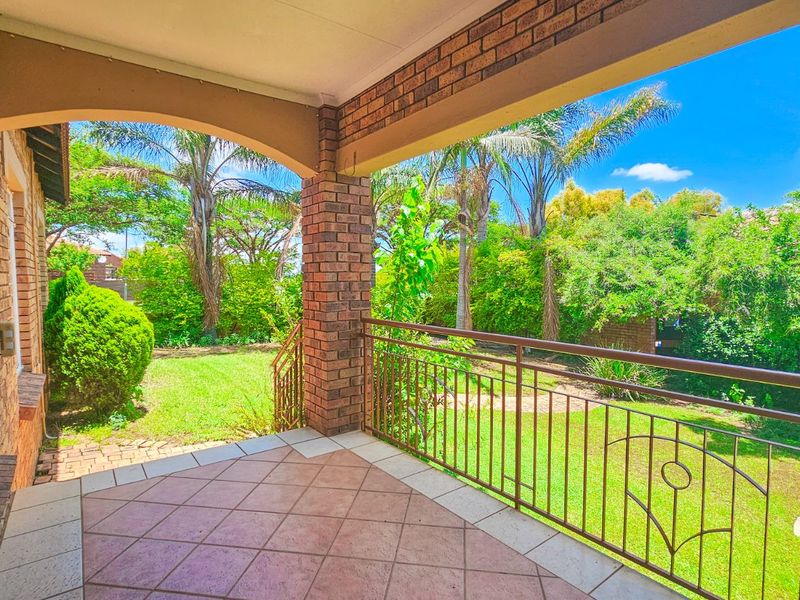 Townhouse For Sale in Mooikloof Ridge - Photo 5