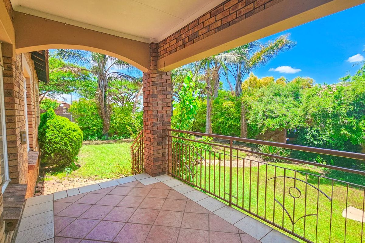 Townhouse For Sale in Mooikloof Ridge - Photo 5