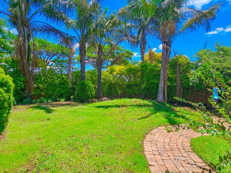 Townhouse For Sale in Mooikloof Ridge - Photo 4