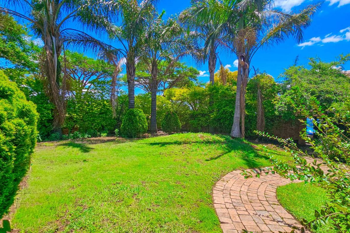 Townhouse For Sale in Mooikloof Ridge - Photo 4