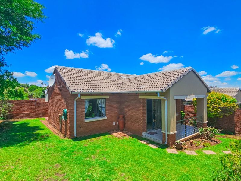 Townhouse For Sale in Mooikloof Ridge - Photo 5