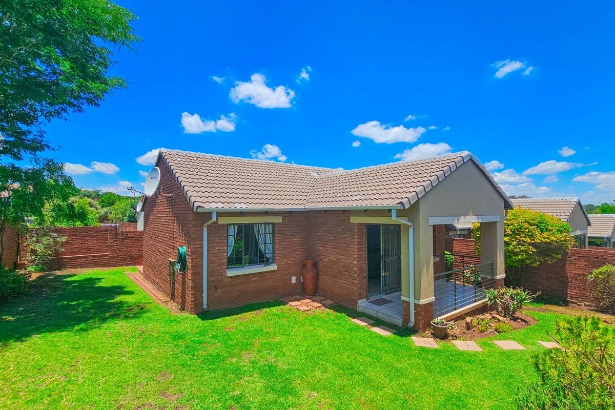 Townhouse For Sale in Mooikloof Ridge - Photo 5