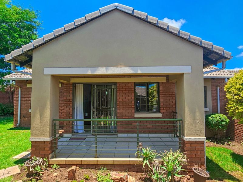 Townhouse For Sale in Mooikloof Ridge - Photo 4