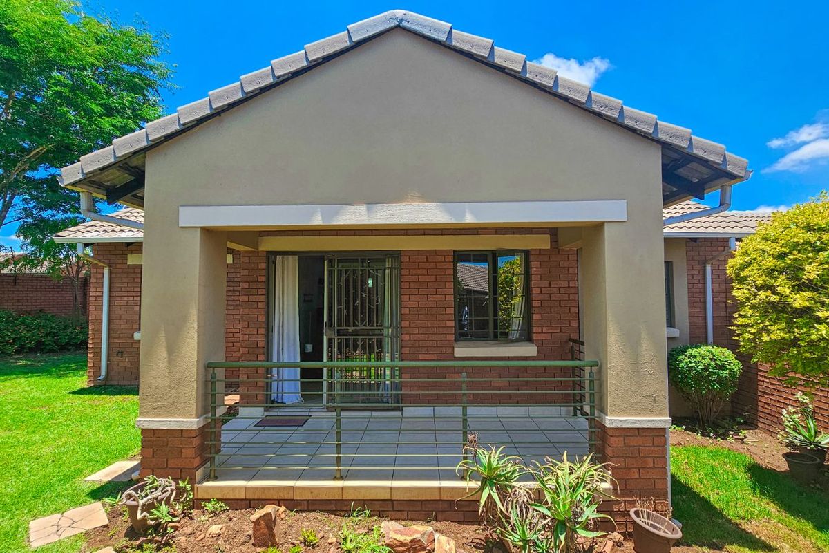 Townhouse For Sale in Mooikloof Ridge - Photo 4