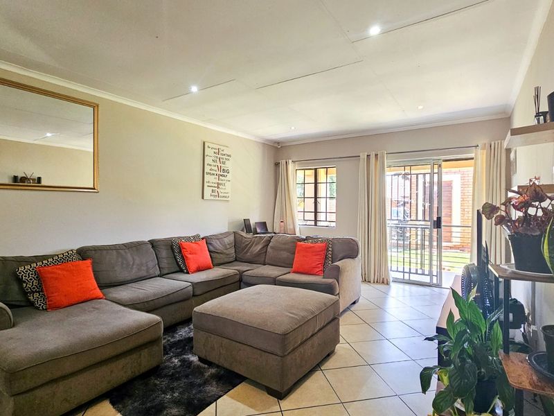 Townhouse For Sale in Mooikloof Ridge - Photo 7
