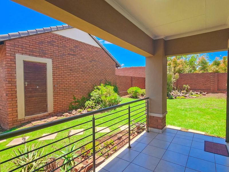 Townhouse For Sale in Mooikloof Ridge - Photo 3