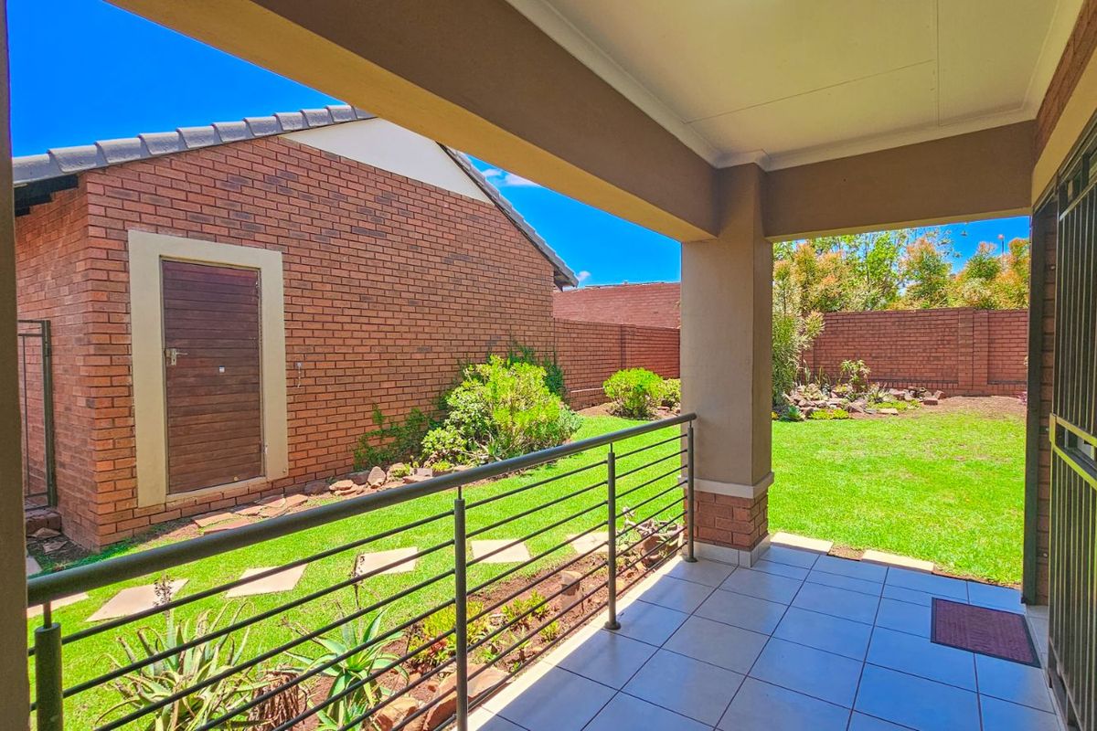 Townhouse For Sale in Mooikloof Ridge - Photo 3