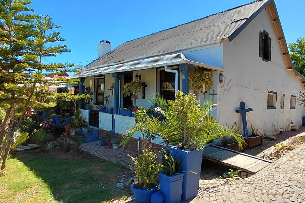 House For Sale in Oudtshoorn North - Photo 2