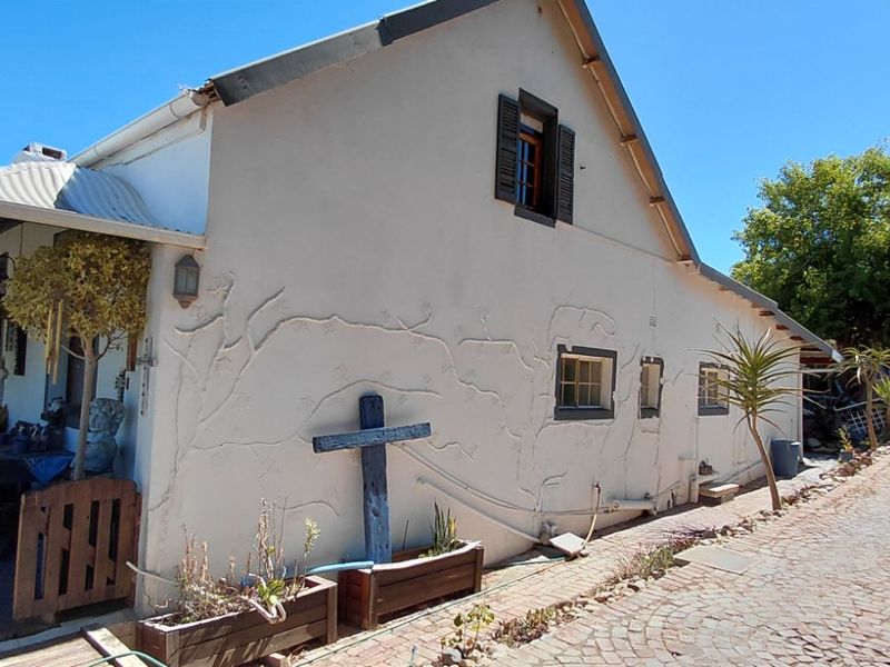 House For Sale in Oudtshoorn North - Photo 3