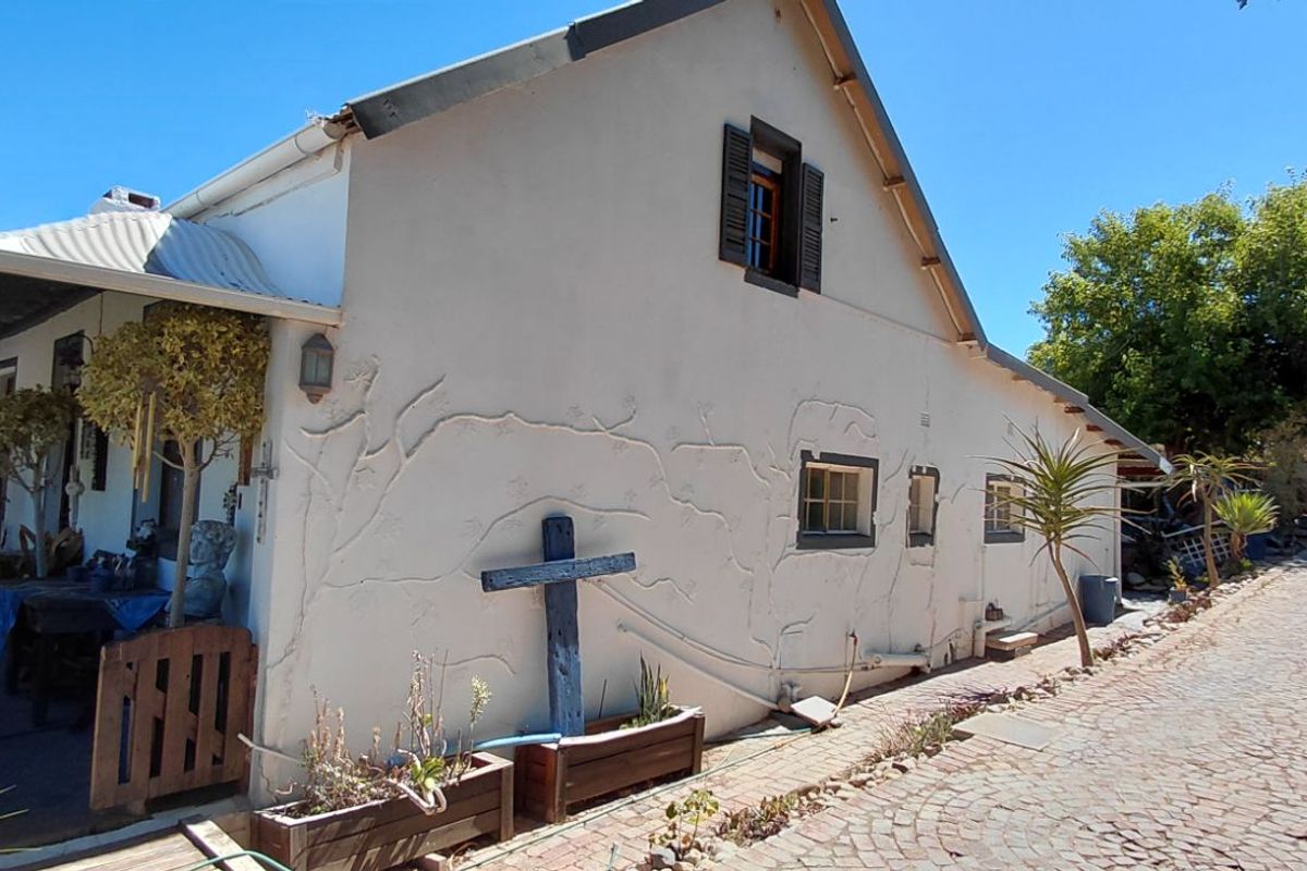 House For Sale in Oudtshoorn North - Photo 3