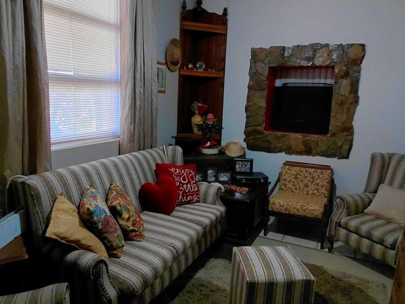 House For Sale in Oudtshoorn North - Photo 5