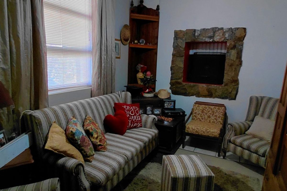 House For Sale in Oudtshoorn North - Photo 5