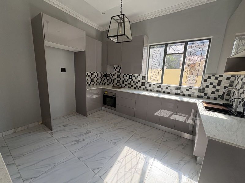 House For Sale in Bellevue - Photo 3