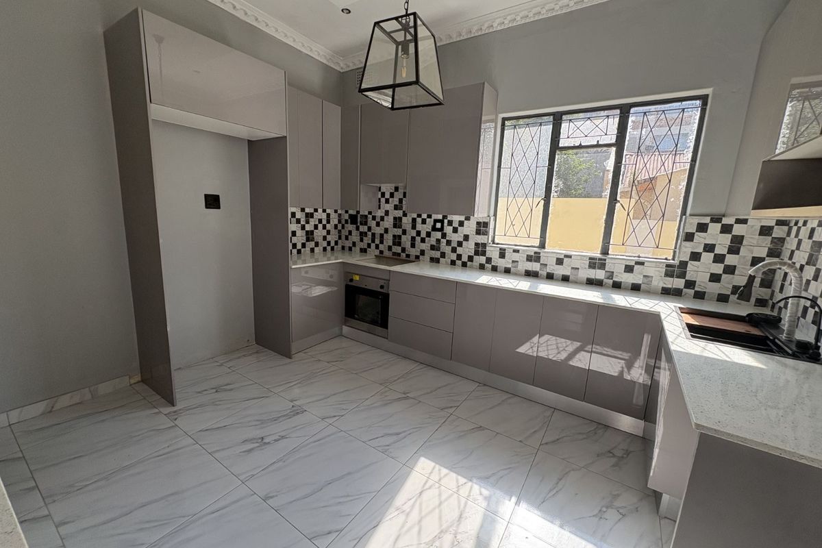 House For Sale in Bellevue - Photo 3