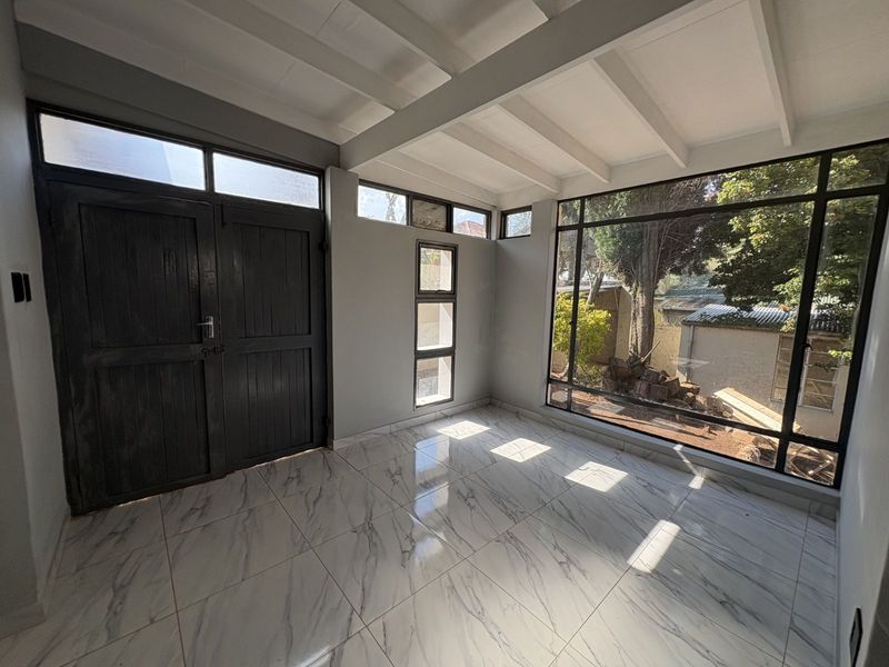 House For Sale in Bellevue - Photo 7