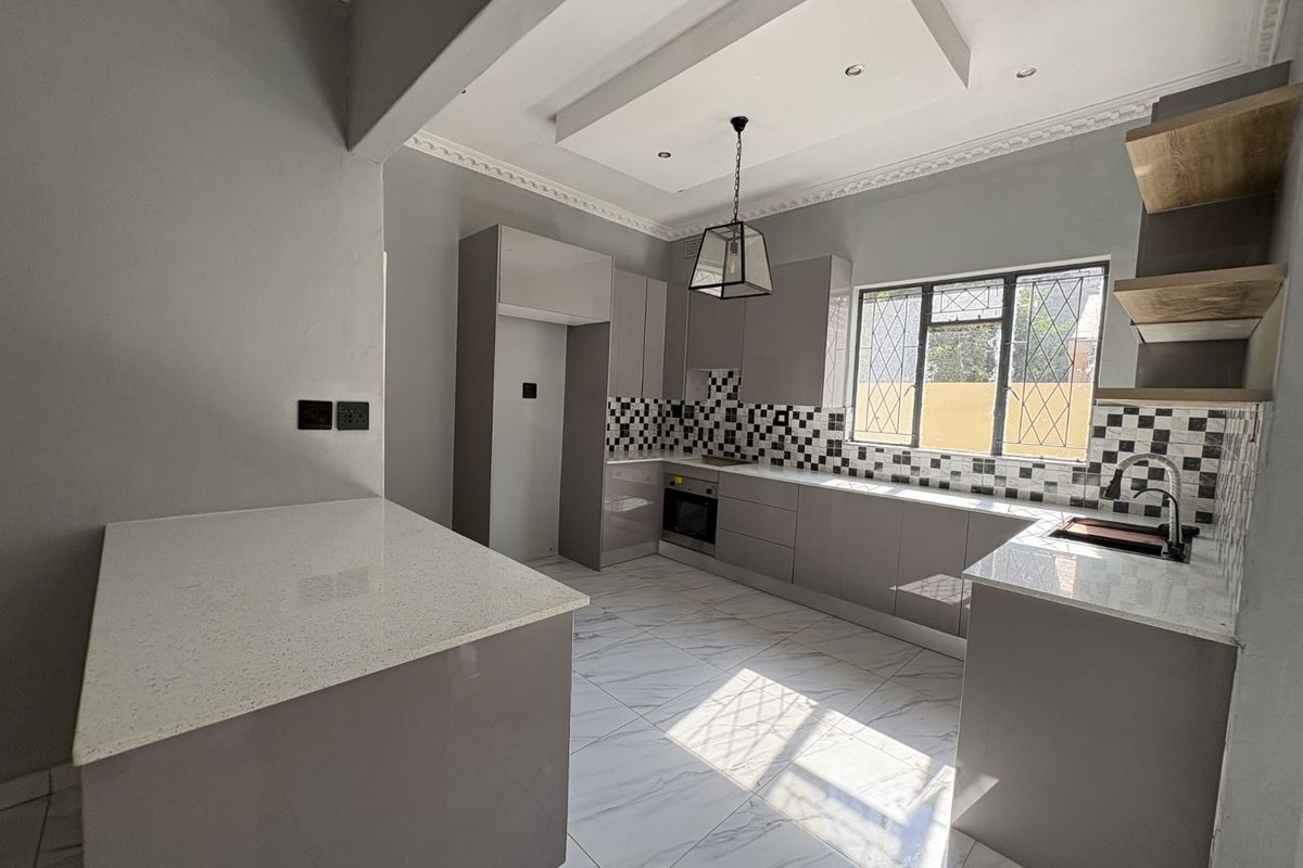 House For Sale in Bellevue - Photo 4