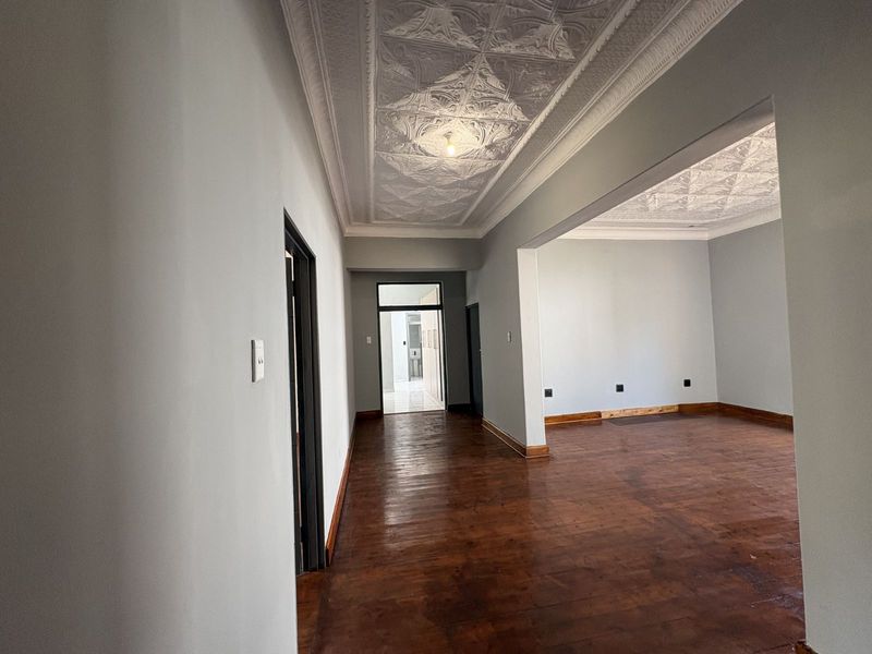 House For Sale in Bellevue - Photo 10