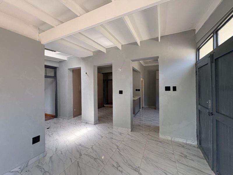 House For Sale in Bellevue - Photo 8