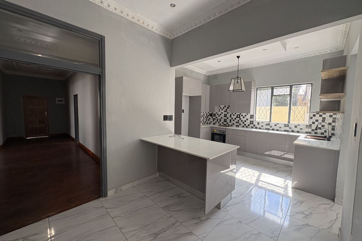 House For Sale in Bellevue - Photo 2