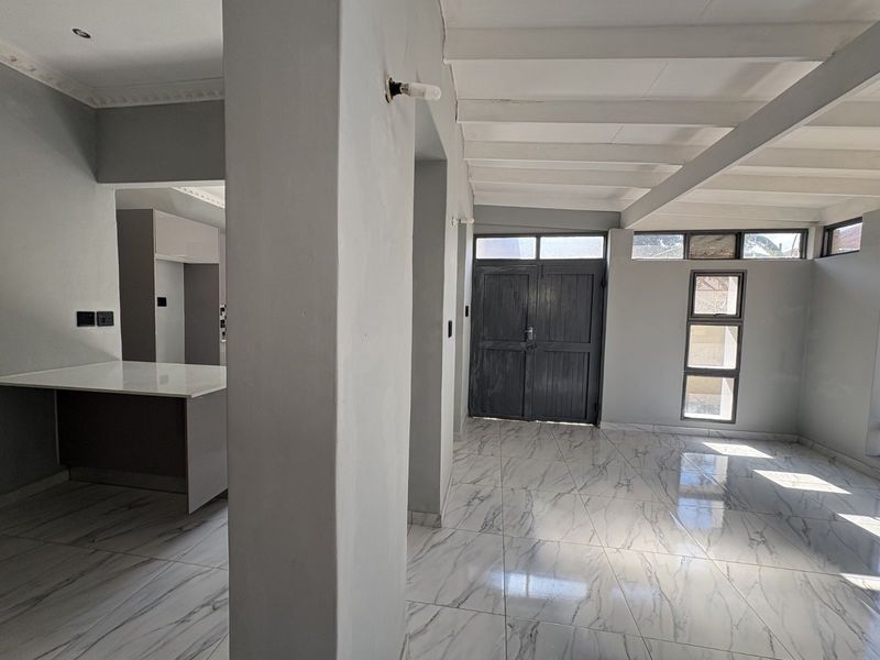 House For Sale in Bellevue - Photo 5