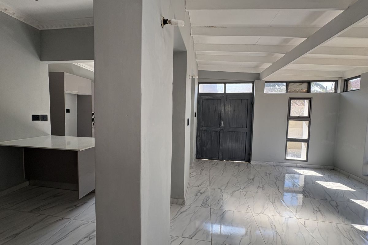 House For Sale in Bellevue - Photo 5