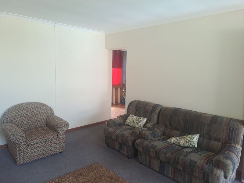 House For Sale in Sherwood - Photo 2