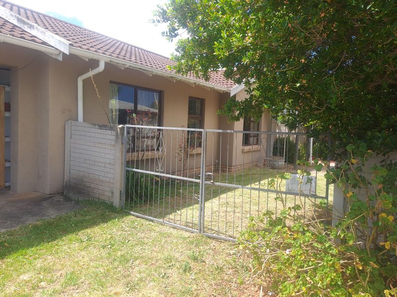 House For Sale in Sherwood - Photo 3