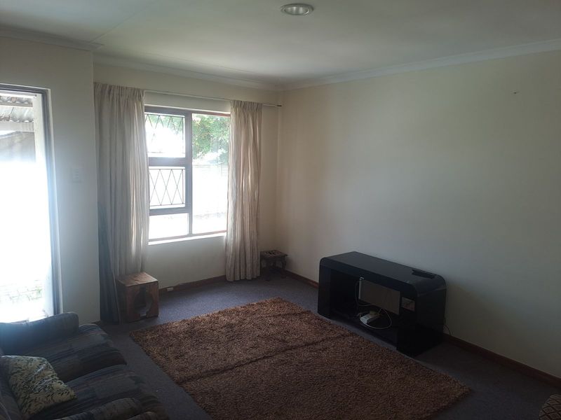 House For Sale in Sherwood - Photo 5