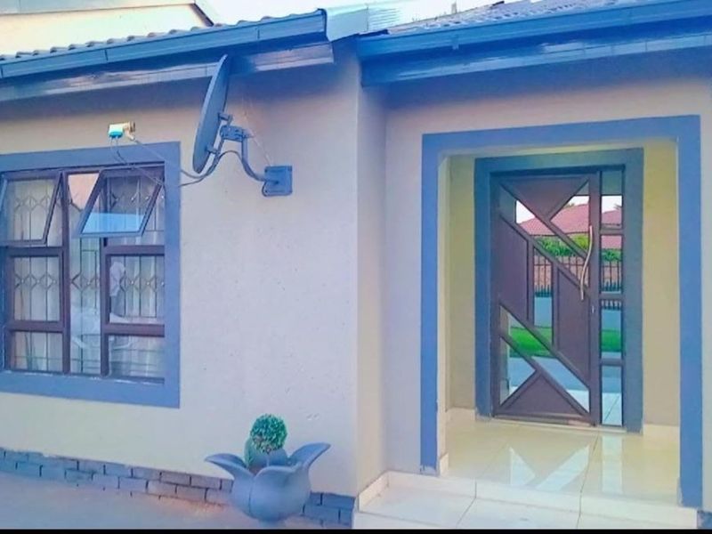 House For Sale in Hammanskraal Central - Photo 2