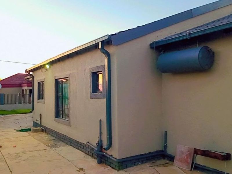 House For Sale in Hammanskraal Central - Photo 3