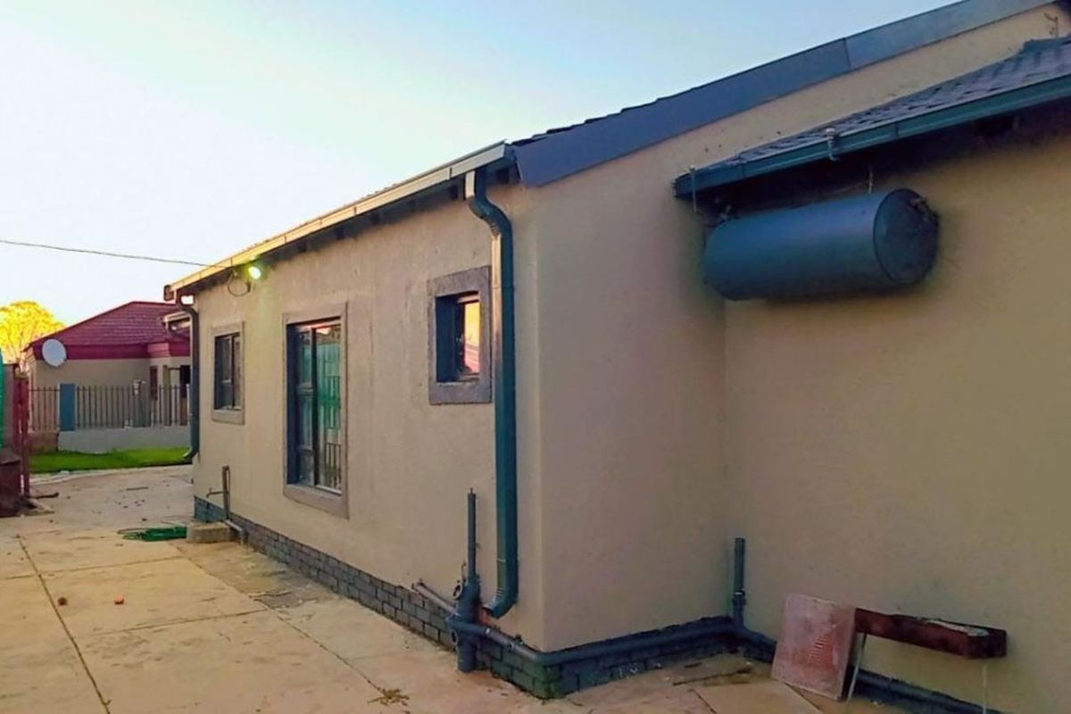 House For Sale in Hammanskraal Central - Photo 3