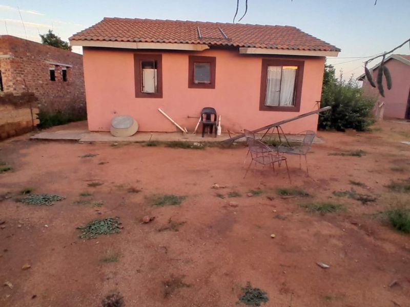 House For Sale in Hammanskraal Central - Photo 4