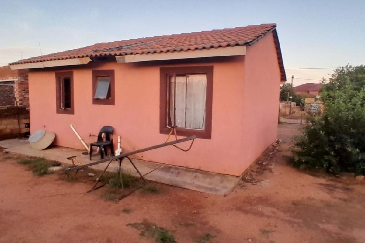 House For Sale in Hammanskraal Central - Photo 2