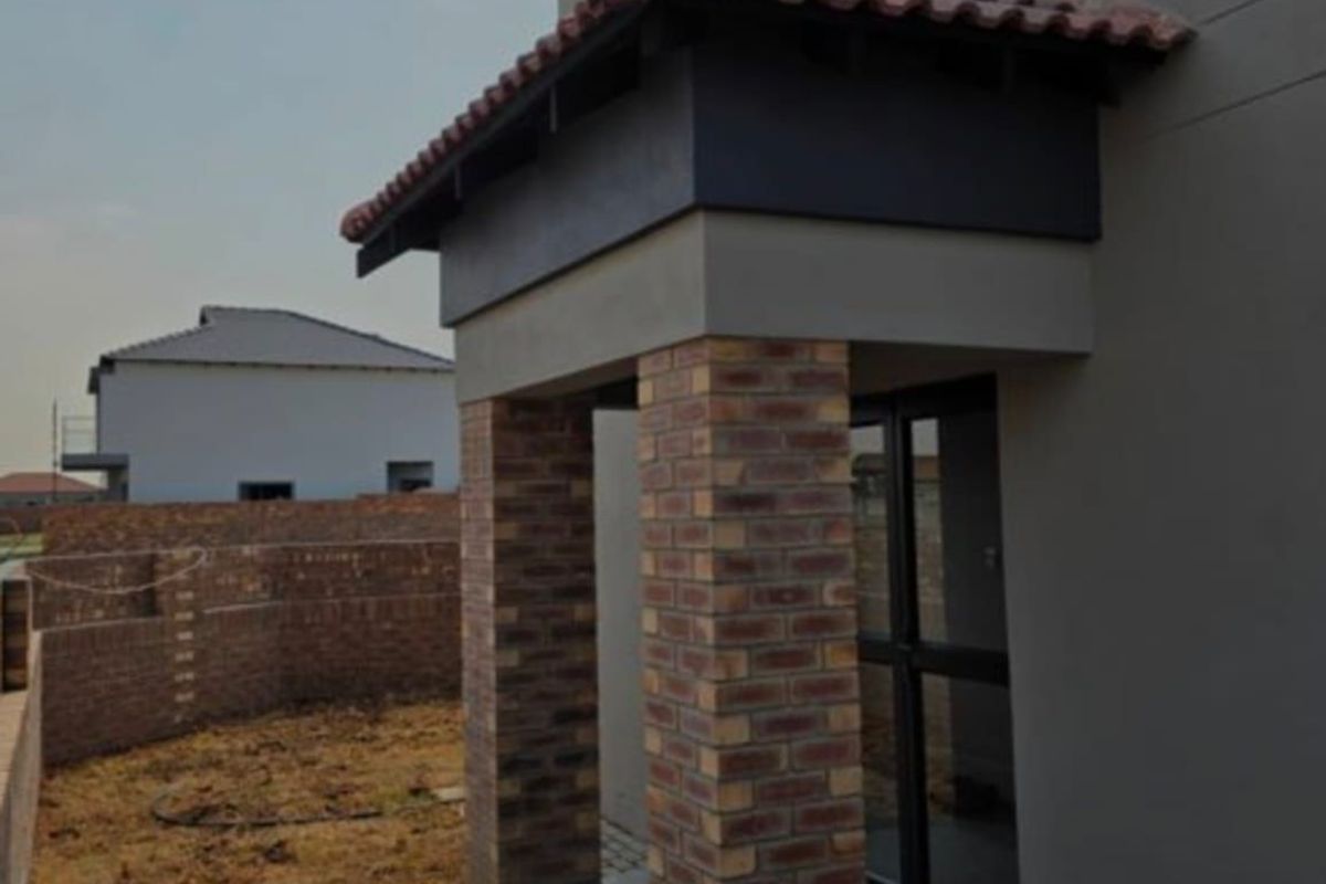House For Sale in Trichardt - Photo 2