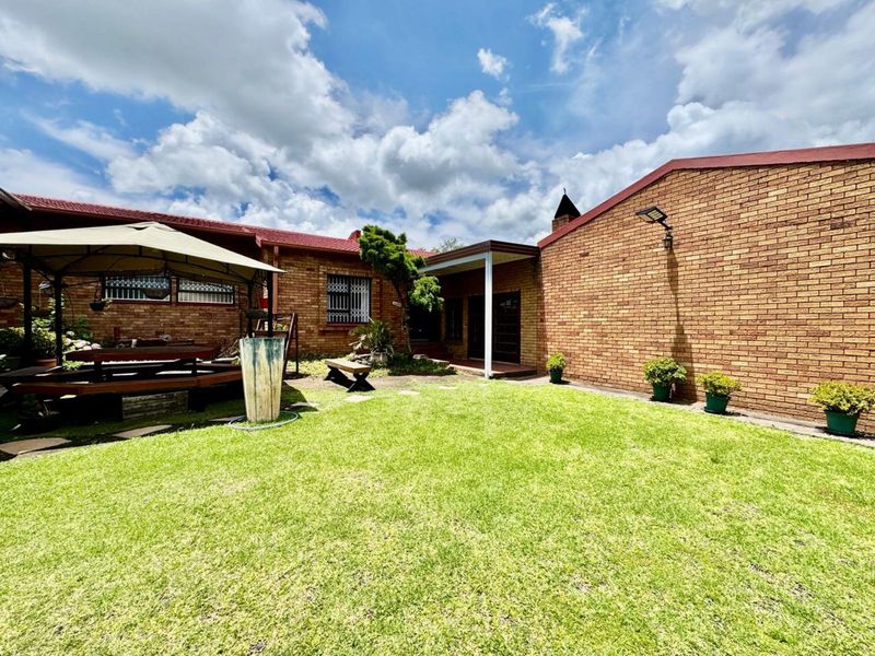 House For Sale in Secunda Central - Photo 2