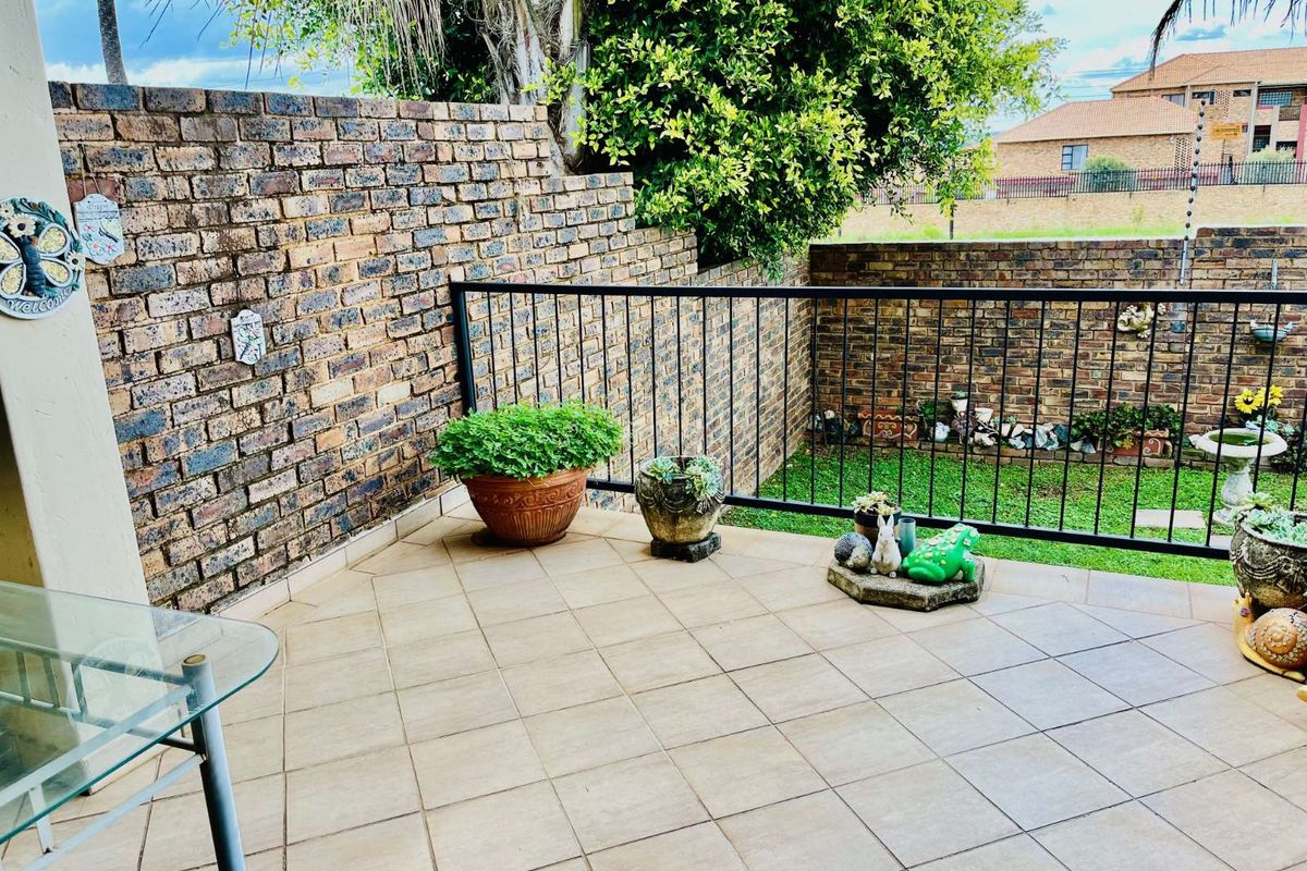 Townhouse For Sale in Celtisdal - Photo 2