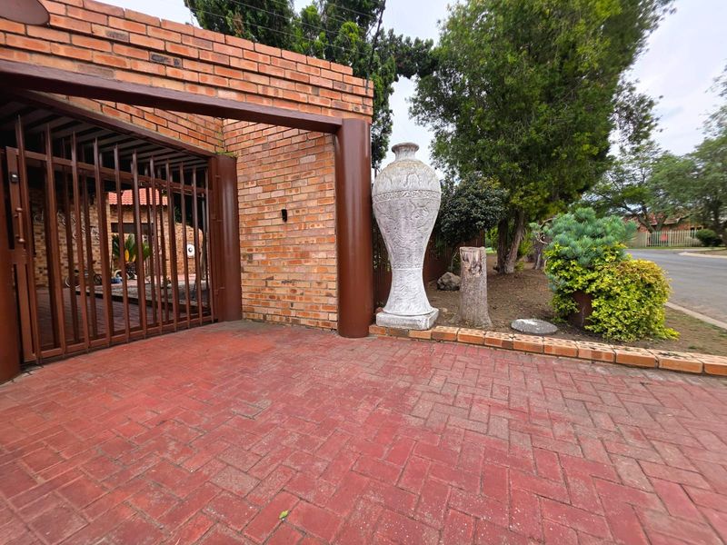 House For Sale in Secunda Central - Photo 2