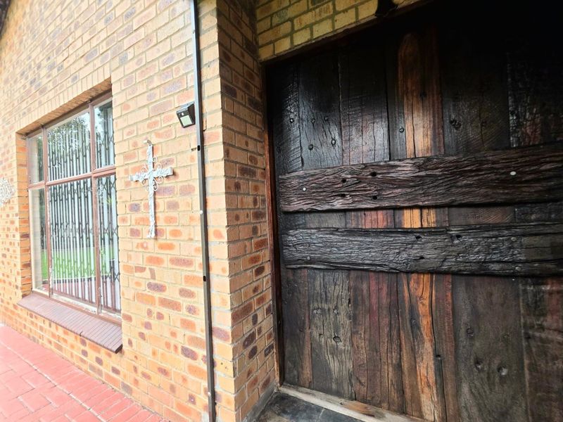 House For Sale in Secunda Central - Photo 4