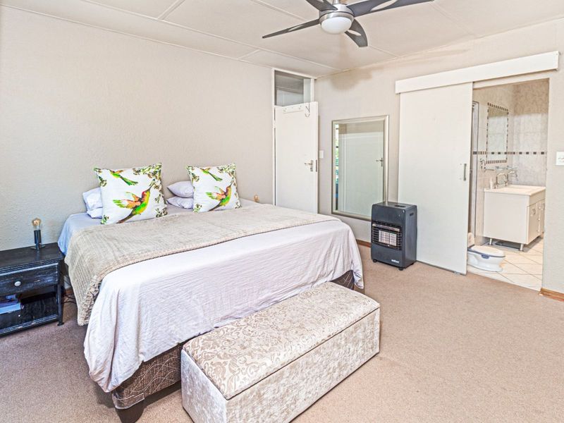 Townhouse For Sale in Robindale - Photo 10