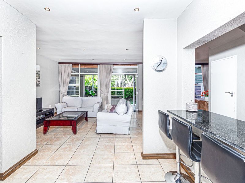 Townhouse For Sale in Robindale - Photo 5