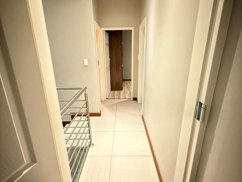 Townhouse For Sale in Terra Nova - Photo 9