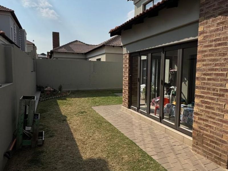 Townhouse For Sale in Terra Nova - Photo 2