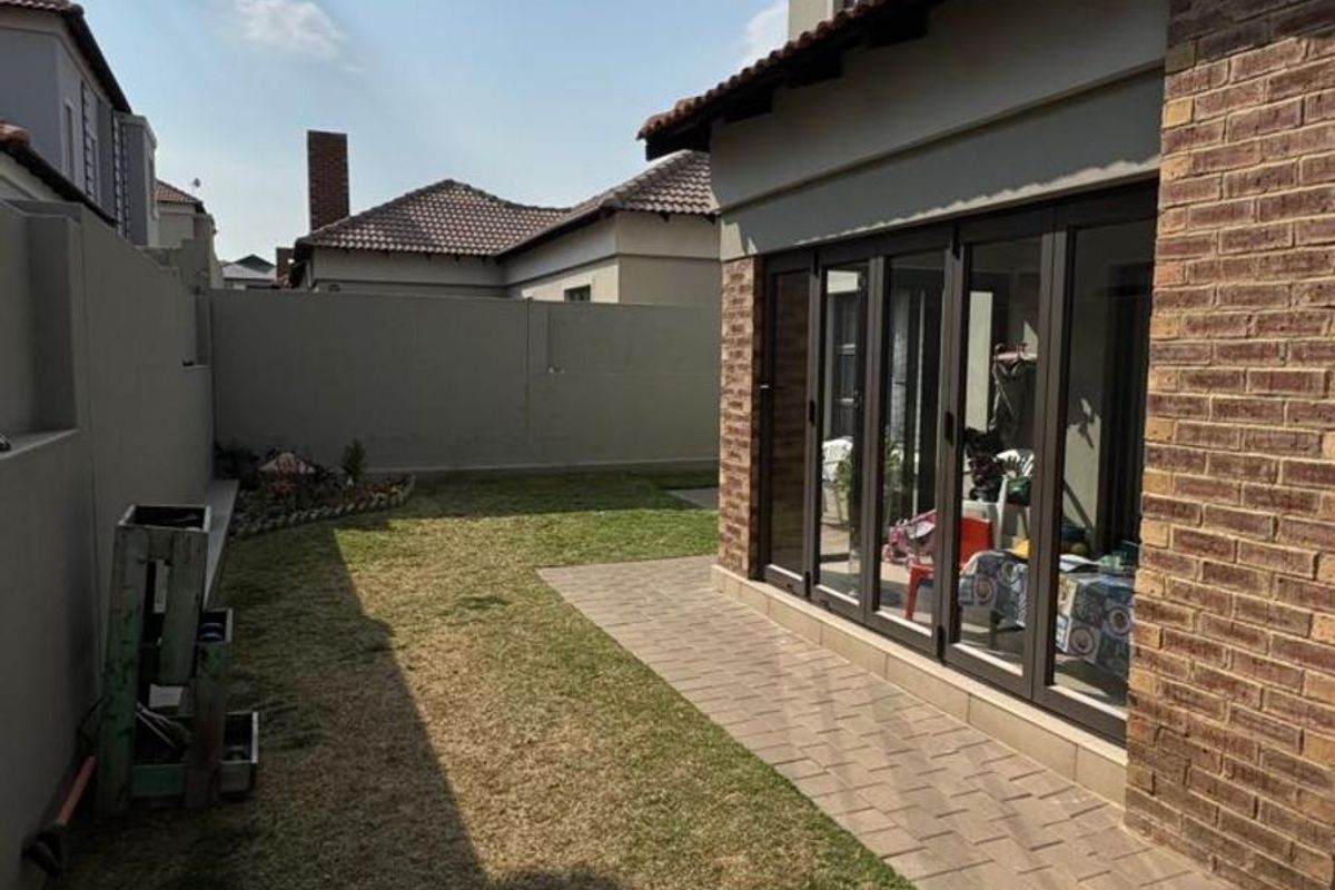 Townhouse For Sale in Terra Nova - Photo 2