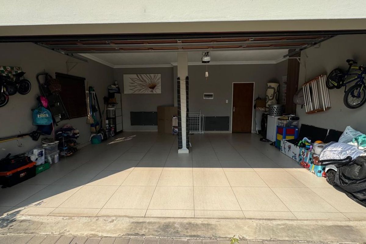 Townhouse For Sale in Terra Nova - Photo 5