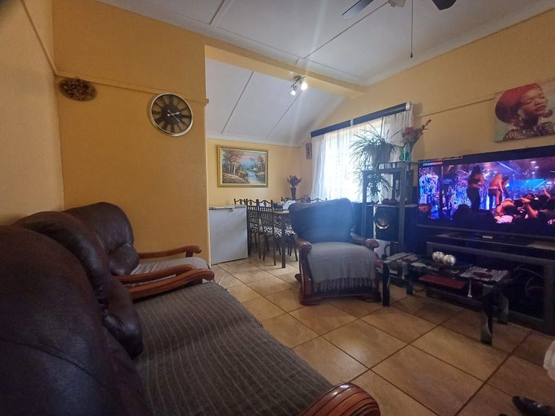 House For Sale in Stilfontein Central - Photo 5