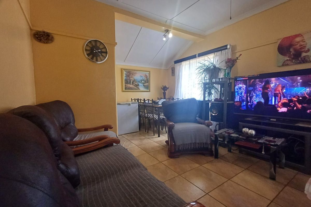 House For Sale in Stilfontein Central - Photo 5